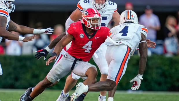 Georgia Bulldogs edge defender Nolan Smith (4).